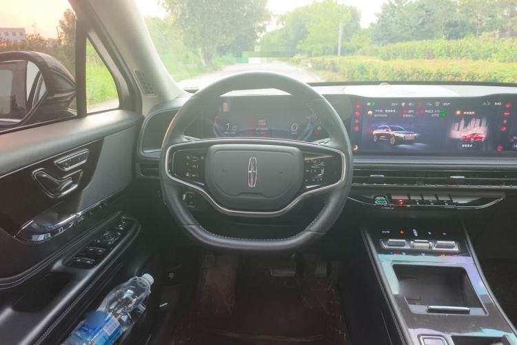 Used Lincoln Corsair 2023 2.0T Two-Wheel-Drive Luxury Edition Steering Wheel