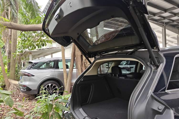 Used Lincoln Corsair 2023 2.0T Two-Wheel Drive Luxury Edition Trunk