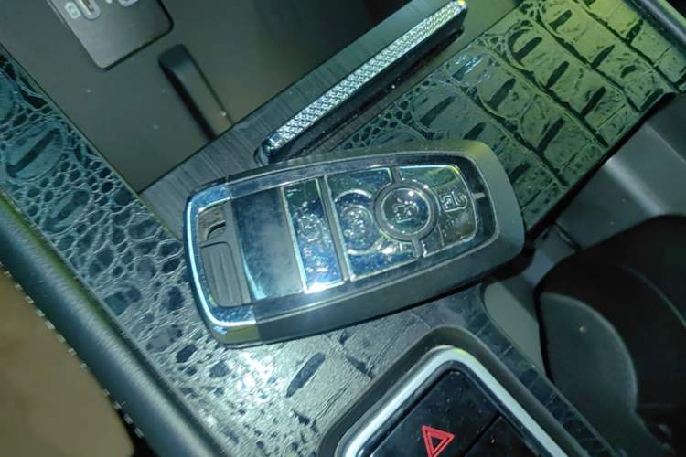 Used Lincoln Corsair 2023 2.0T Two-Wheel-Drive Luxury Edition Vehicle Key
