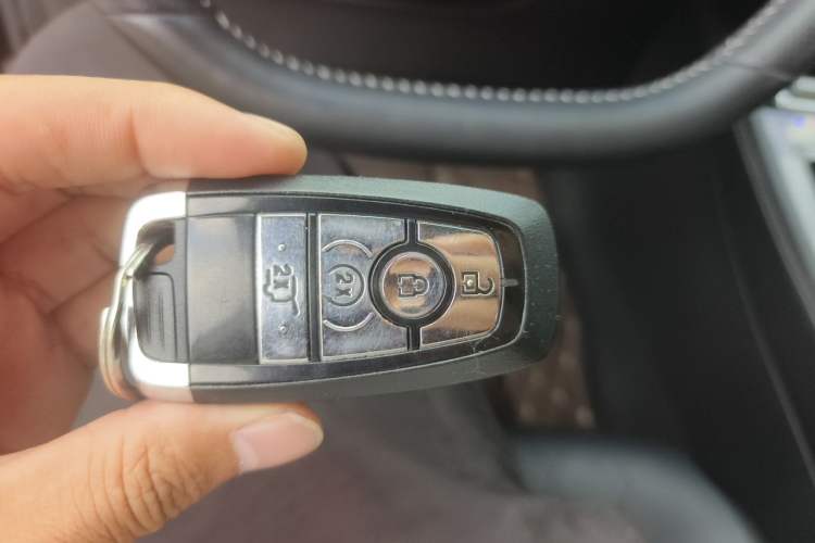 Used Lincoln Corsair 2023 2.0T Two-Wheel-Drive Luxury Edition Vehicle Key