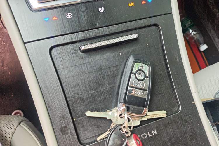 Used Lincoln Corsair 2023 2.0T Two-Wheel-Drive Luxury Edition Vehicle Key