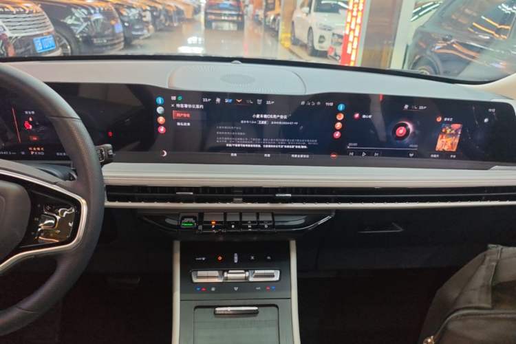 Used Lincoln Corsair 2023 2.0T Two-Wheel Drive Luxury Edition Audio And AC Panel