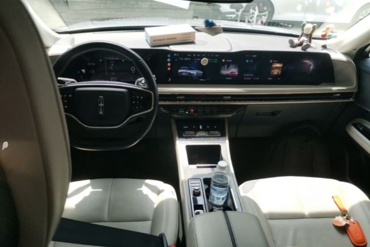 Used Lincoln Corsair 2023 2.0T Two-Wheel-Drive Luxury Edition Center Console