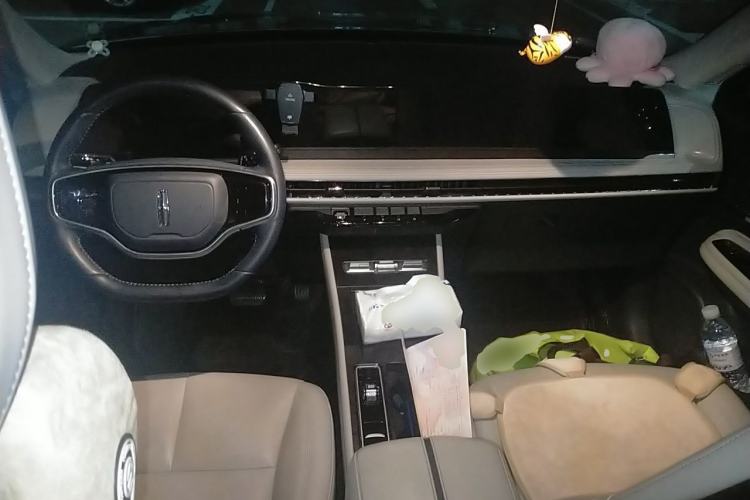 Used Lincoln Corsair 2023 2.0T Two-Wheel Drive Luxury Edition Center Console