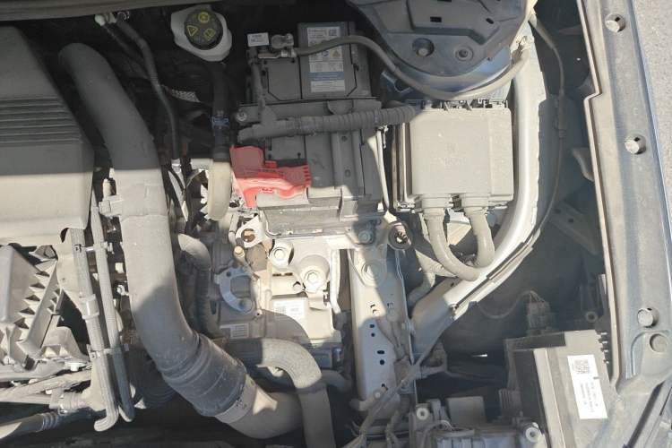 Used Lincoln Corsair 2023 2.0T All-Wheel-Drive Prestige Version Engine Bay Left