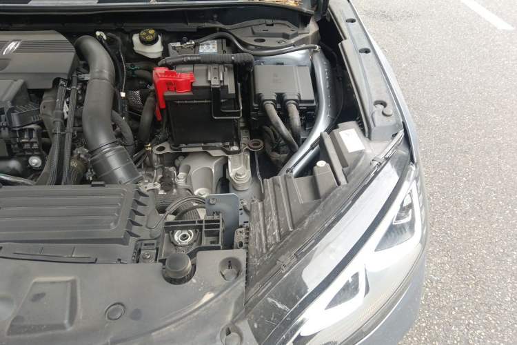 Used Lincoln Corsair 2023 2.0T Two-Wheel Drive Luxury Edition Engine Bay Left