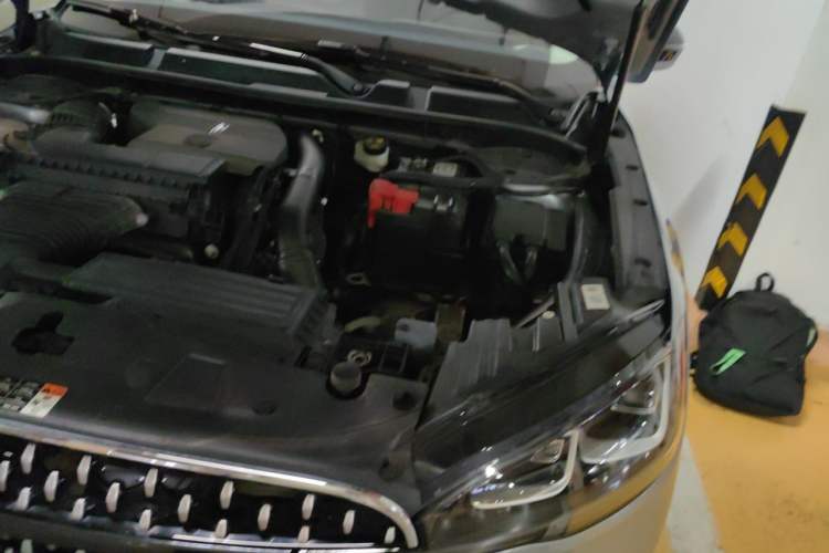 Used Lincoln Corsair 2023 2.0T Two-Wheel Drive Luxury Edition Engine Bay Left