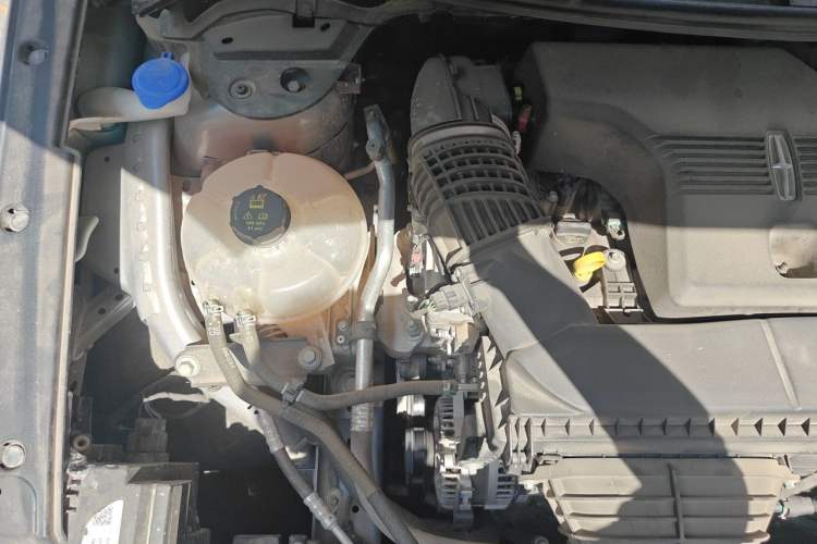 Used Lincoln Corsair 2023 2.0T All-Wheel-Drive Prestige Version Engine Bay Right