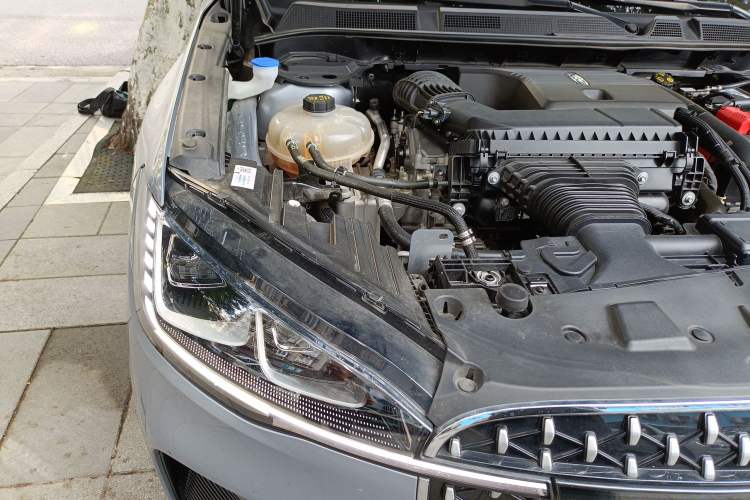 Used Lincoln Corsair 2023 2.0T Two-Wheel-Drive Luxury Edition Engine Bay Right