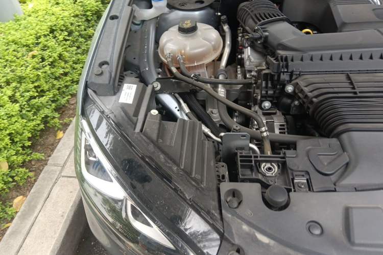 Used Lincoln Corsair 2023 2.0T Two-Wheel Drive Luxury Edition Engine Bay Right