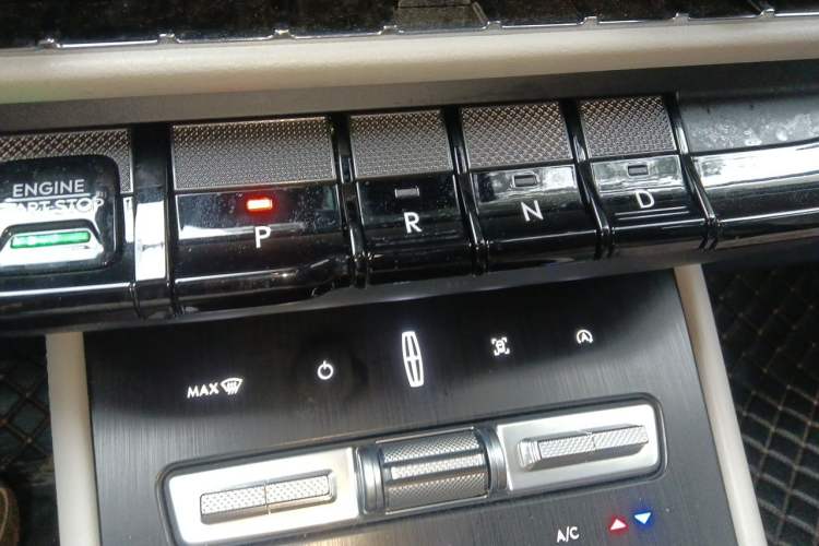 Used Lincoln Corsair 2023 2.0T Two-Wheel Drive Luxury Edition Gear Lever