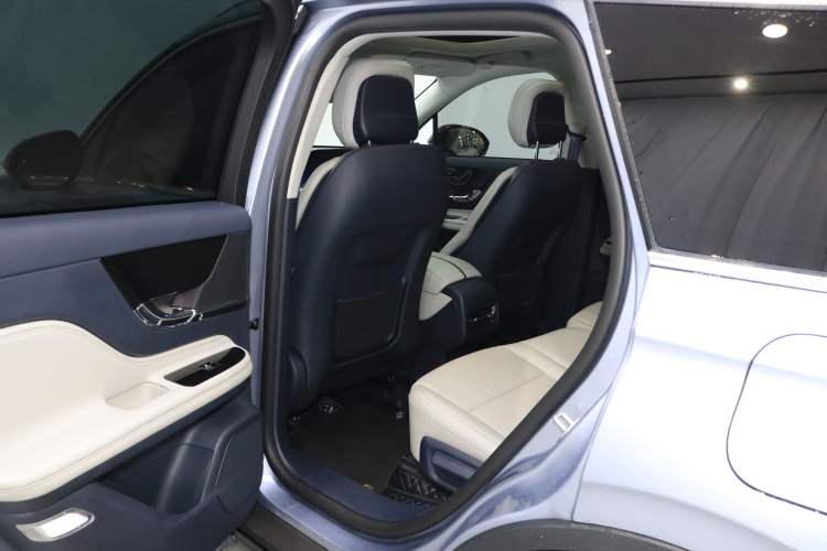 Used Lincoln Corsair 2023 2.0T Two-Wheel-Drive Luxury Edition Interior 2
