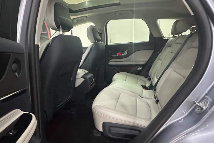 Used Lincoln Corsair 2023 2.0T All-Wheel-Drive Prestige Version Interior 5