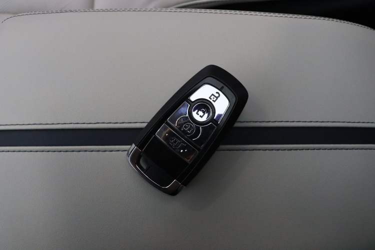 Used Lincoln Corsair 2023 2.0T Two-Wheel-Drive Luxury Edition Interior 5