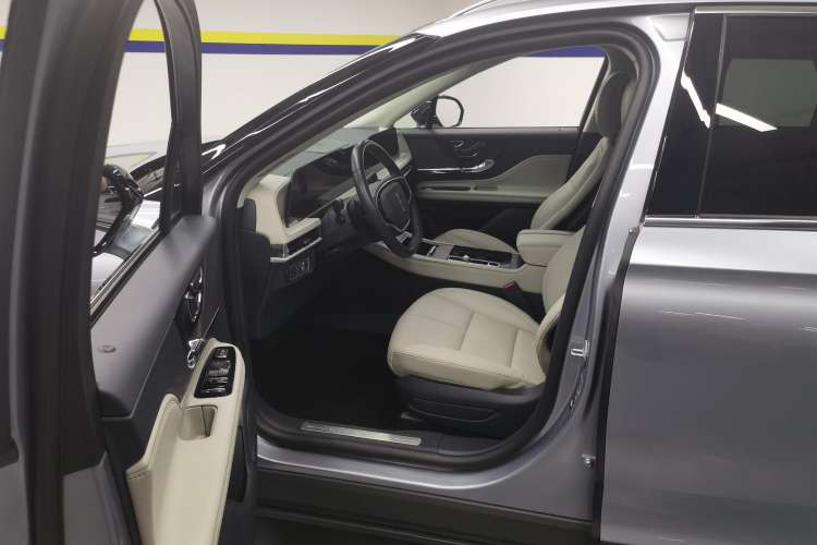 Used Lincoln Corsair 2023 2.0T Two-Wheel Drive Luxury Edition Left Front Seat