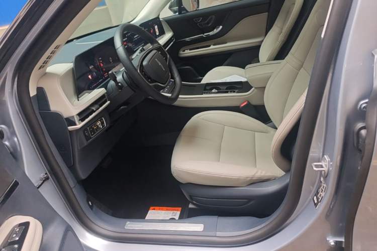 Used Lincoln Corsair 2023 2.0T Two-Wheel Drive Luxury Edition Left Front Seat