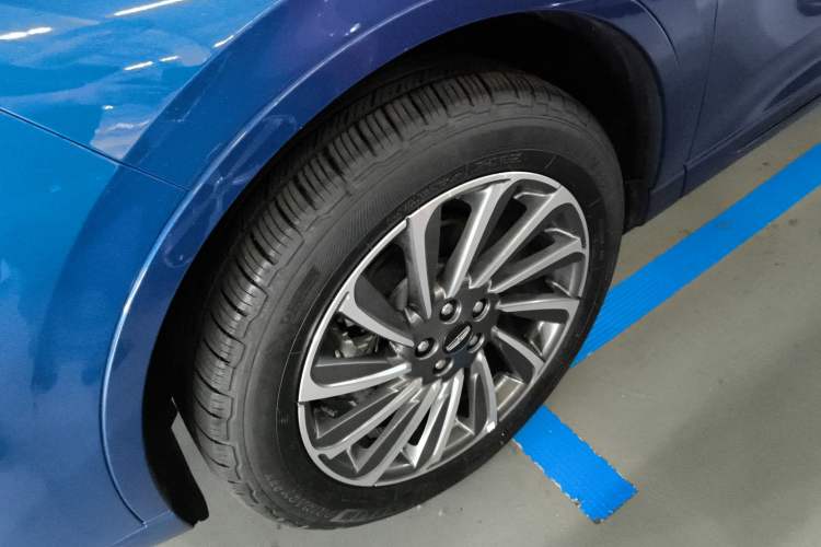 Used Lincoln Corsair 2023 2.0T Four-Wheel Drive Luxury Edition Left Front Wheel Hub