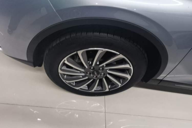 Used Lincoln Corsair 2023 2.0T Two-Wheel-Drive Luxury Edition Left Front Wheel Hub