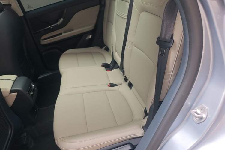 Used Lincoln Corsair 2023 2.0T Two-Wheel Drive Luxury Edition Left Rear Seat