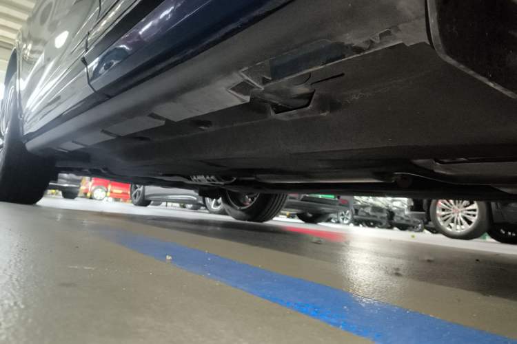 Used Lincoln Corsair 2023 2.0T Four-Wheel Drive Luxury Edition Left Side Sill