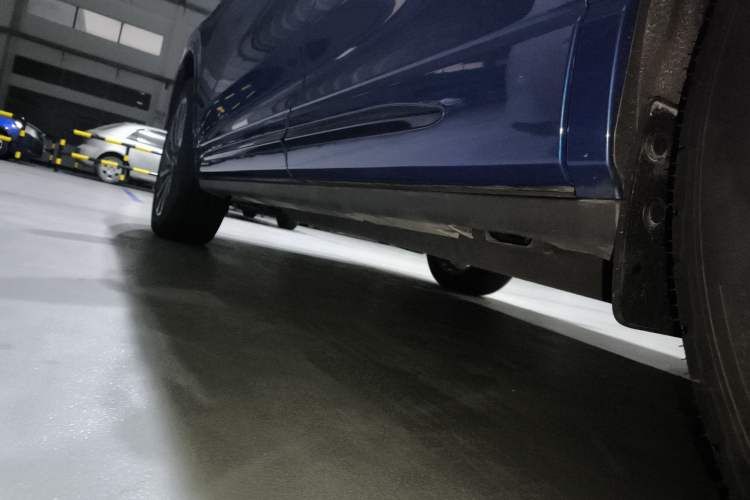 Used Lincoln Corsair 2023 2.0T Four-Wheel Drive Luxury Edition Left Side Sill
