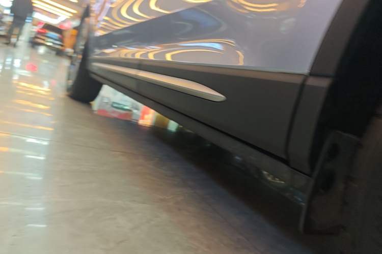 Used Lincoln Corsair 2023 2.0T Two-Wheel Drive Luxury Edition Left Side Sill