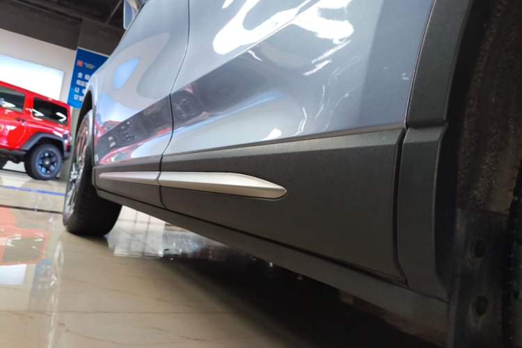 Used Lincoln Corsair 2023 2.0T Two-Wheel Drive Luxury Edition Left Side Sill