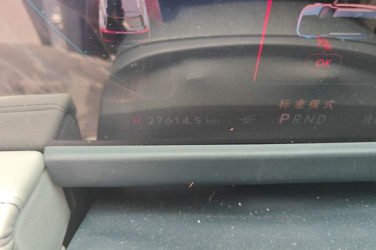 Used Lincoln Corsair 2023 2.0T All-Wheel-Drive Prestige Version Odometer Close Up