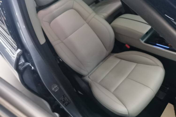 Used Lincoln Corsair 2023 2.0T Two-Wheel-Drive Luxury Edition Right Front Seat