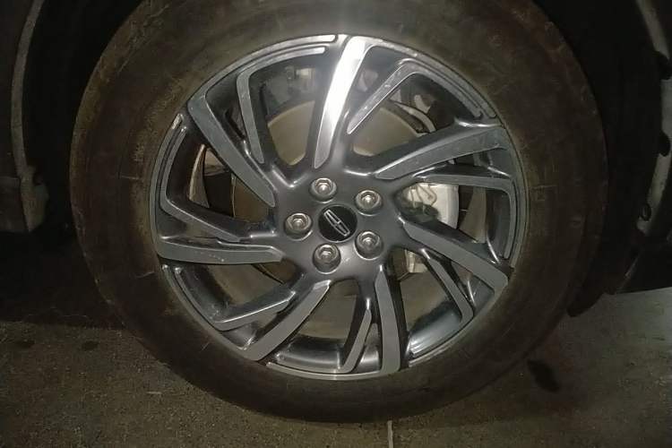 Used Lincoln Corsair 2023 2.0T Two-Wheel Drive Luxury Edition Right Front Wheel Hub