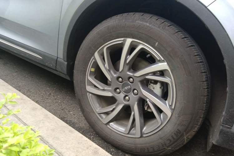 Used Lincoln Corsair 2023 2.0T Two-Wheel Drive Luxury Edition Right Front Wheel Hub