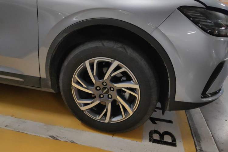 Used Lincoln Corsair 2023 2.0T Two-Wheel Drive Luxury Edition Right Front Wheel Hub