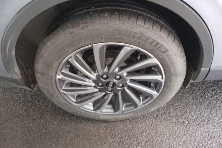 Used Lincoln Corsair 2023 2.0T Two-Wheel-Drive Luxury Edition Right Rear Wheel Hub