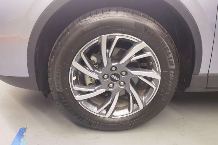 Used Lincoln Corsair 2023 2.0T Two-Wheel Drive Luxury Edition Right Rear Wheel Hub