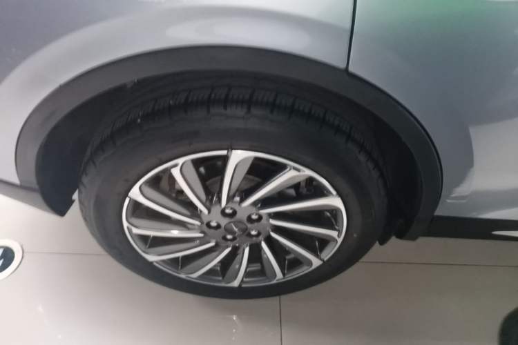 Used Lincoln Corsair 2023 2.0T Two-Wheel-Drive Luxury Edition Right Rear Wheel Hub
