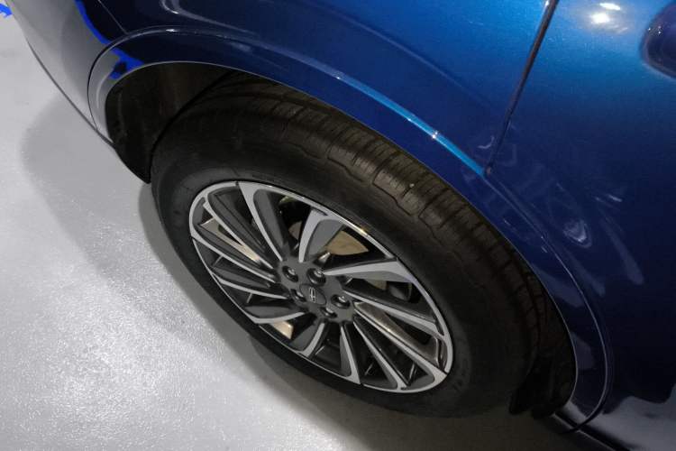 Used Lincoln Corsair 2023 2.0T Four-Wheel Drive Luxury Edition Right Rear Wheel Hub