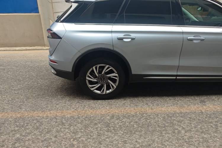 Used Lincoln Corsair 2023 2.0T Two-Wheel Drive Luxury Edition Right Rear Wheel Hub