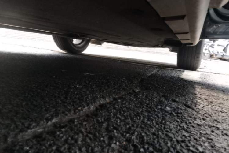Used Lincoln Corsair 2023 2.0T Two-Wheel-Drive Luxury Edition Right Side Sill
