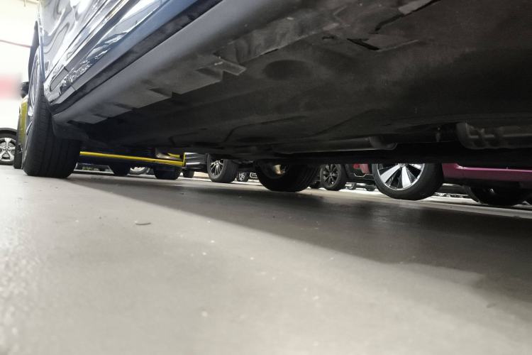 Used Lincoln Corsair 2023 2.0T Four-Wheel Drive Luxury Edition Right Side Sill