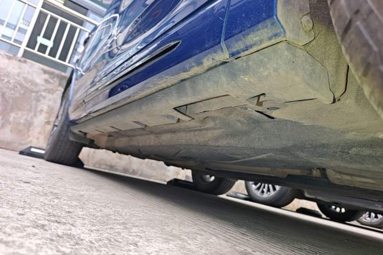 Used Lincoln Corsair 2023 2.0T Four-Wheel Drive Luxury Edition Right Side Sill
