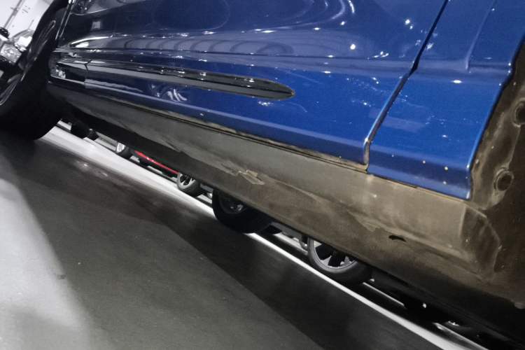 Used Lincoln Corsair 2023 2.0T Four-Wheel Drive Luxury Edition Right Side Sill