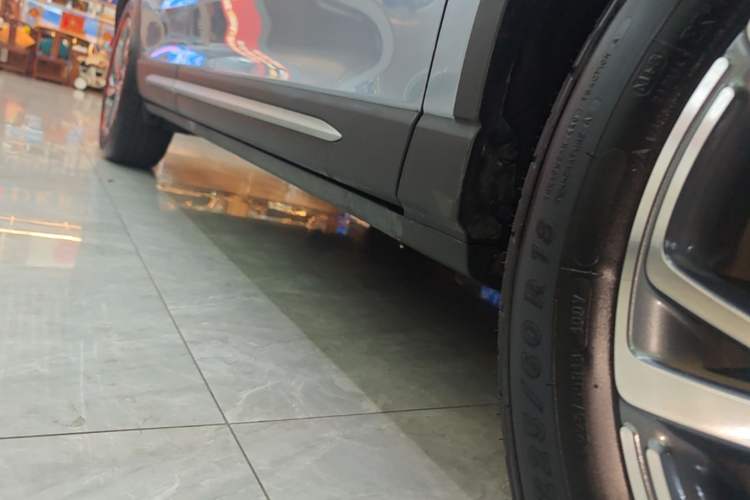 Used Lincoln Corsair 2023 2.0T Two-Wheel Drive Luxury Edition Right Side Sill