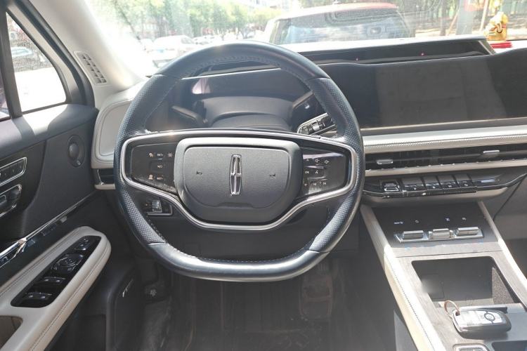 Used Lincoln Corsair 2023 2.0T All-Wheel-Drive Prestige Version Steering Wheel