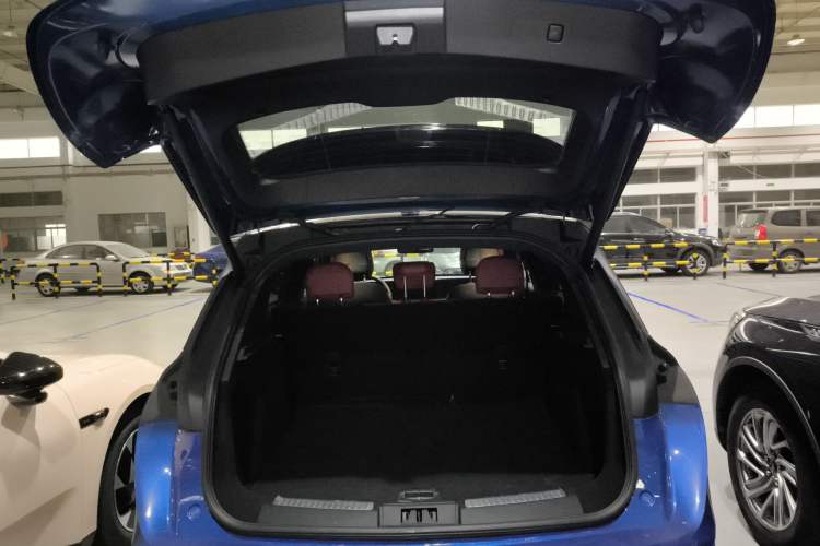 Used Lincoln Corsair 2023 2.0T Four-Wheel Drive Luxury Edition Trunk