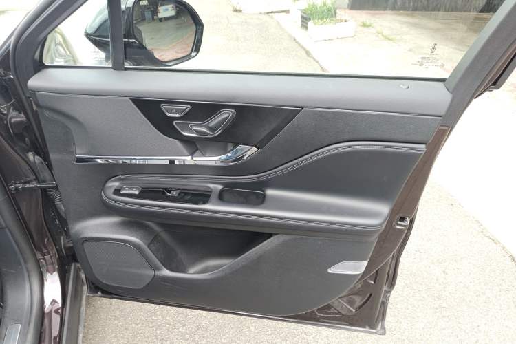 Used Lincoln Corsair 2023 2.0T Two-Wheel-Drive Luxury Edition Right Front Door Interior