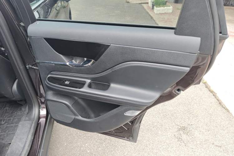 Used Lincoln Corsair 2023 2.0T Two-Wheel-Drive Luxury Edition Right Rear Door Interior