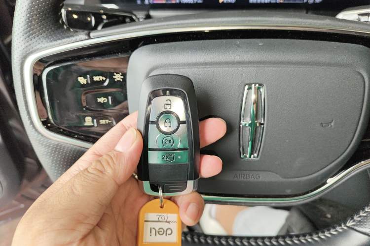 Used Lincoln Corsair 2023 2.0T Two-Wheel-Drive Luxury Edition Vehicle Key