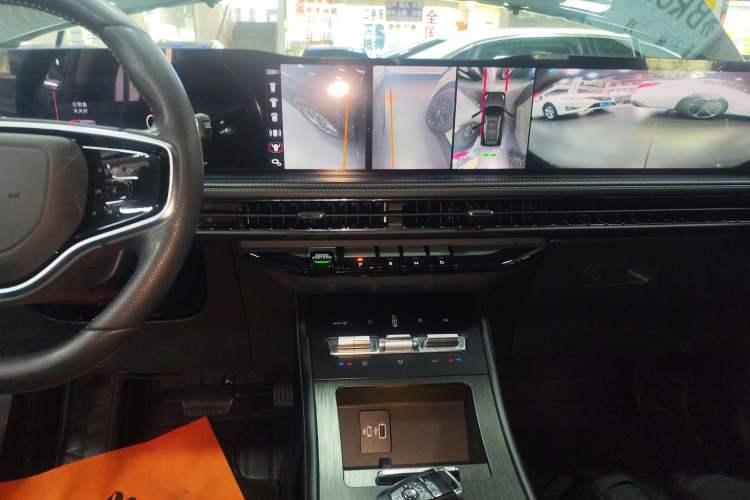 Used Lincoln Corsair 2023 2.0T Two-Wheel Drive Luxury Edition Audio And AC Panel