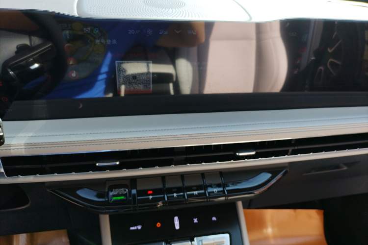 Used Lincoln Corsair 2023 2.0T Two-Wheel Drive Luxury Edition Audio And AC Panel