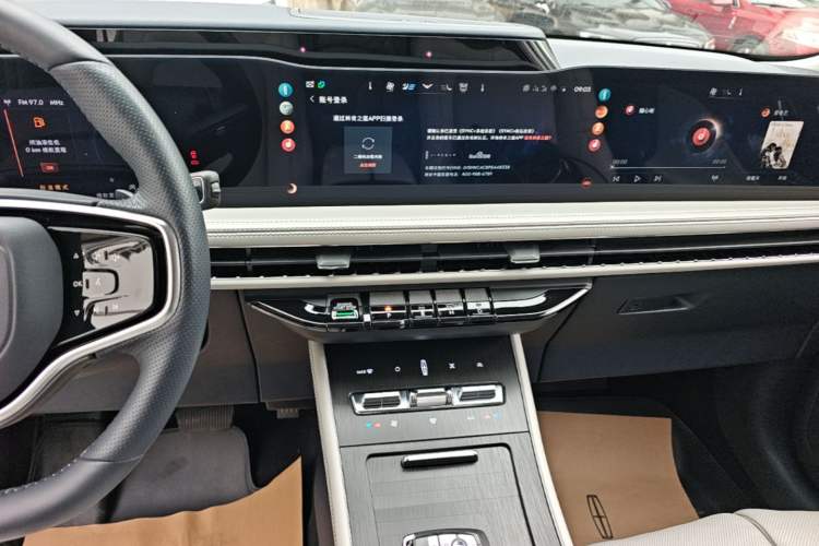 Used Lincoln Corsair 2023 2.0T All-Wheel-Drive Prestige Version Audio And AC Panel